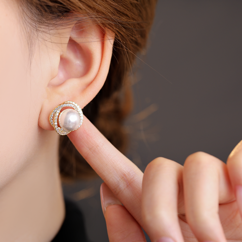 金色珍珠耳釘女2026新款爆款輕奢高級感氣質大氣耳環獨特漂亮耳飾