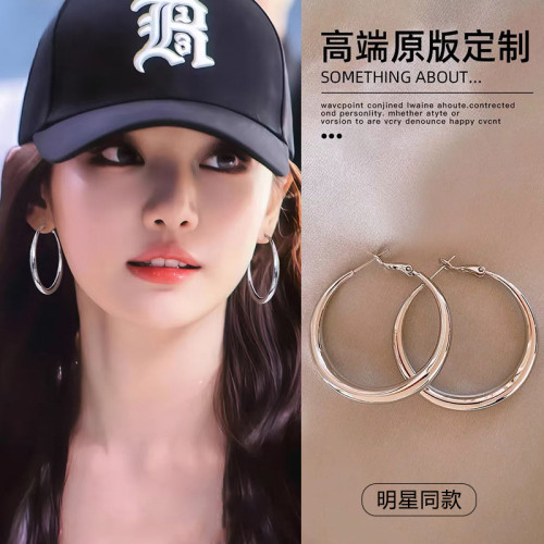 銀色大圈耳圈耳環女2026新款爆款輕奢高級感適合方圓臉的素圈耳飾