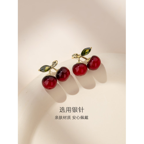 櫻桃紅色耳飾女銀耳釘耳環2026新款爆款高級感輕奢秋冬新年耳墜