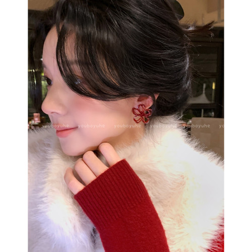 新年酒紅色花朵鏤空耳釘女輕奢高級感秋冬顯白耳環無耳洞耳夾耳飾 新年酒紅色花朵鏤空耳釘女輕奢高級感秋冬顯白耳環無耳洞耳夾耳飾