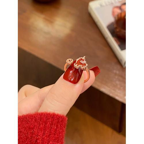 新年小馬紅色開口戒指女2026新款爆款小衆設計食指環輕奢高級感 新年小馬紅色開口戒指女2026新款爆款小衆設計食指環輕奢高級感