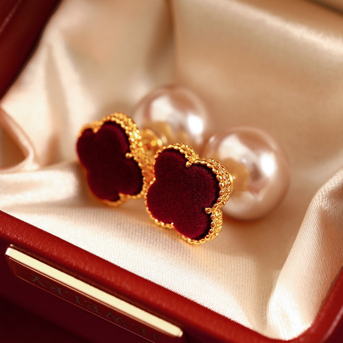 紅色絲絨四葉草珍珠耳環女2026新款爆款耳飾品高級感輕奢新年耳釘 紅色絲絨四葉草珍珠耳環女2026新款爆款耳飾品高級感輕奢新年耳釘