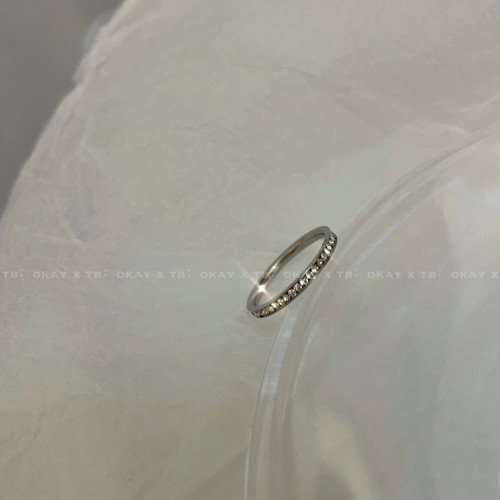 OKAY X 閃閃捷克水鑽小巧簡約設計鈦鋼指環百搭關節指環尾戒細圈