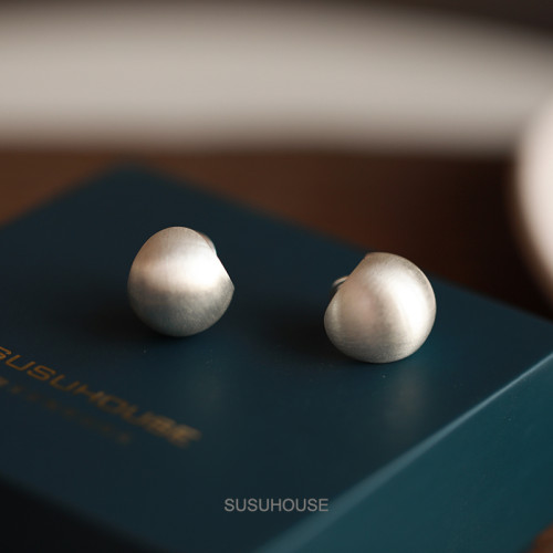 高級感拉絲圓球耳夾蚊香盤無耳洞女銀色耳環清冷風無痛耳飾設計感