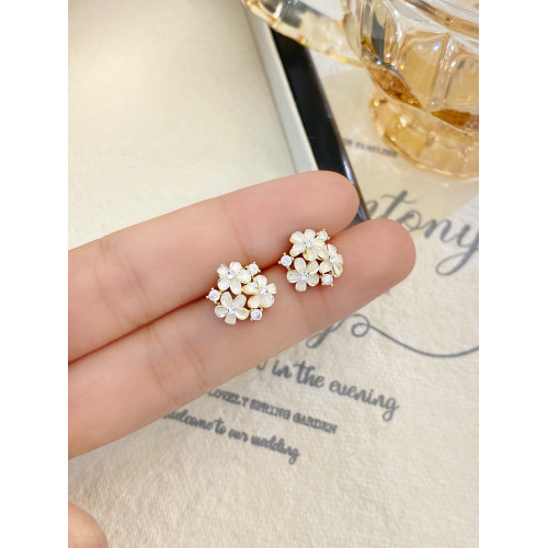 花朵春夏耳釘女2026新款爆款輕奢高級感耳環獨特耳飾耳夾無耳洞女 花朵春夏耳釘女2026新款爆款輕奢高級感耳環獨特耳飾耳夾無耳洞女