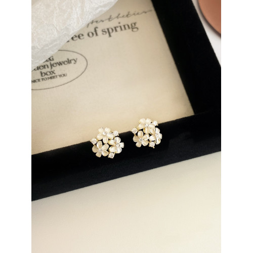 花朵春夏耳釘女2026新款爆款輕奢高級感耳環獨特耳飾耳夾無耳洞女 花朵春夏耳釘女2026新款爆款輕奢高級感耳環獨特耳飾耳夾無耳洞女