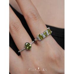 「挪威森林」法式復古高級感優雅閃耀精緻輕奢顯白橄欖綠開口戒指