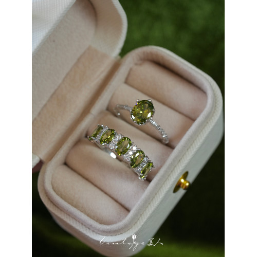 「挪威森林」法式復古高級感優雅閃耀精緻輕奢顯白橄欖綠開口戒指