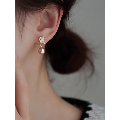 法式蝴蝶香檳色仿珍珠耳環女精緻耳夾無耳洞耳釘2025新款爆款耳