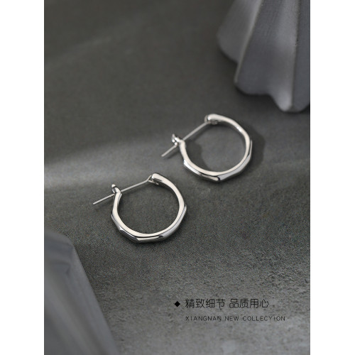 【巷南】925銀圓圈耳環輕奢新款2026爆款耳釘女款小衆高級感耳飾 【巷南】925銀圓圈耳環輕奢新款2026爆款耳釘女款小衆高級感耳飾