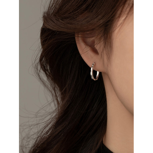 【巷南】925銀圓圈耳環輕奢新款2026爆款耳釘女款小衆高級感耳飾 【巷南】925銀圓圈耳環輕奢新款2026爆款耳釘女款小衆高級感耳飾