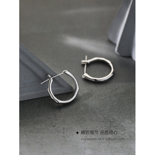 【巷南】925銀圓圈耳環輕奢新款2026爆款耳釘女款小衆高級感耳飾 【巷南】925銀圓圈耳環輕奢新款2026爆款耳釘女款小衆高級感耳飾