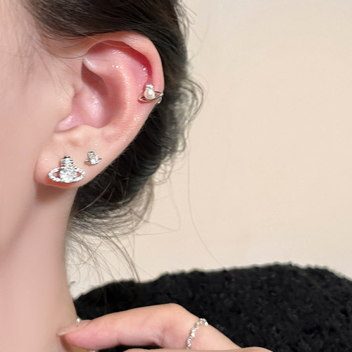 西太後星球珍珠銀針耳釘女2026新款高級感輕奢耳環小巧雙耳洞耳飾