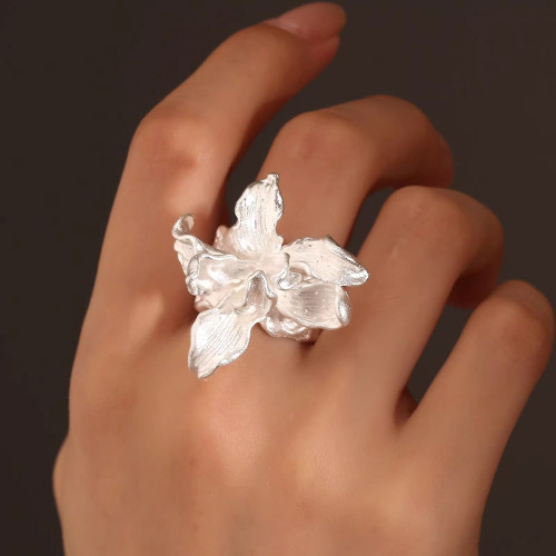 【NEKONEKO】白鳶尾戒指小衆設計清冷風 【NEKONEKO】白鳶尾戒指小衆設計清冷風