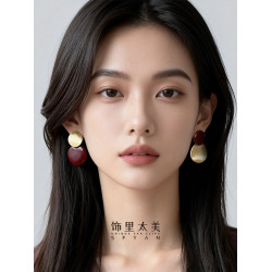 秋冬氛圍感拉絲啞光紅色圓盤耳夾小衆設計感方圓臉氣質無耳洞耳飾