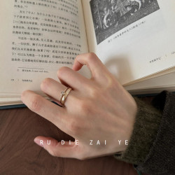 如蝶在野 曡戴拉絲淡金色復古素圈小鑽戒指輕奢高級感百搭開口戒