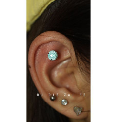 如蝶在野  薄荷糖~6mm爆閃菸花切耳蝸釘鈦鋼平底8mm耳骨釘耳釘