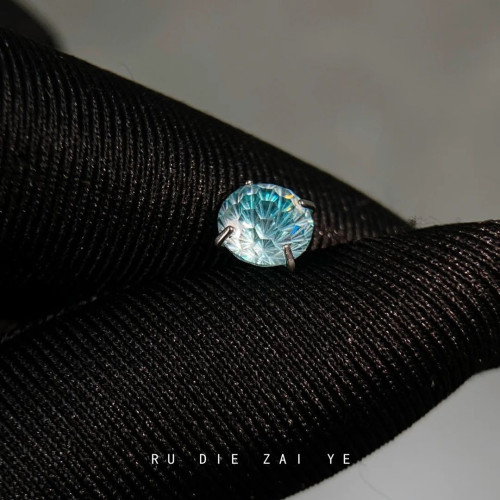 如蝶在野 薄荷糖~6mm爆閃菸花切耳蝸釘鈦鋼平底8mm耳骨釘耳釘 如蝶在野 薄荷糖~6mm爆閃菸花切耳蝸釘鈦鋼平底8mm耳骨釘耳釘