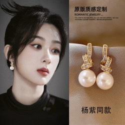 微鑲珍珠耳釘女2026新款爆款高級感輕奢耳墜巨好看的耳環時尚耳飾