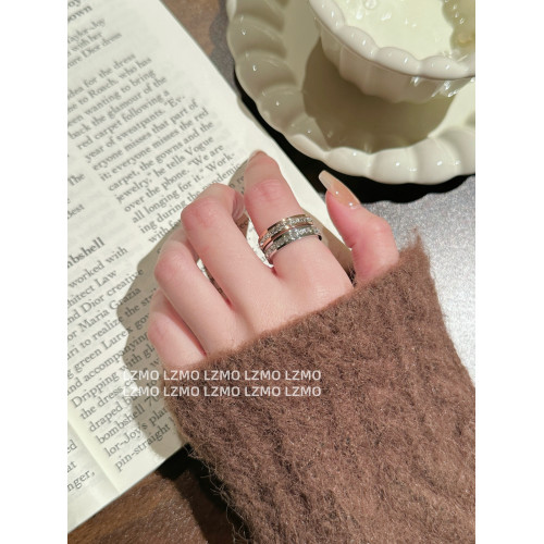 LZMO 滿天星戒指女鈦鋼不掉色滿鑽ins冷淡風輕奢情侶對戒食指指環 LZMO 滿天星戒指女鈦鋼不掉色滿鑽ins冷淡風輕奢情侶對戒食指指環