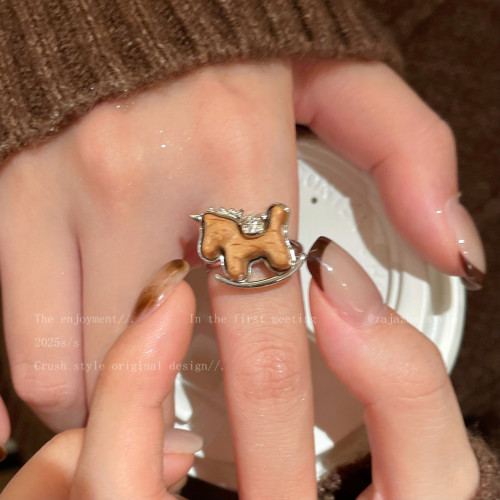 馬上有米~精緻木質小馬戒指女2026秋冬新款本命年食指戒獨特指環