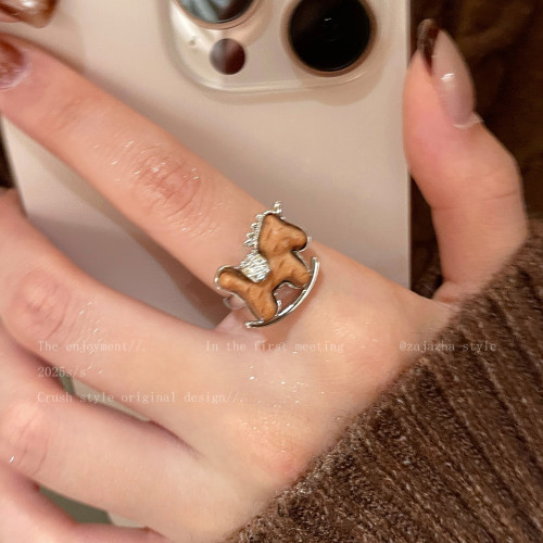 馬上有米~精緻木質小馬戒指女2026秋冬新款本命年食指戒獨特指環