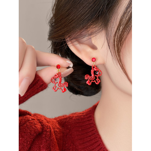 生肖小馬新年紅色本命年耳夾耳環2026新款爆款高級感耳釘耳飾女