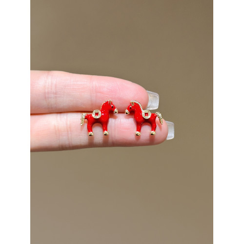 LYNNROMAN紅色銅錢小馬耳釘女高級感禮物百搭小巧本命年生肖耳飾 LYNNROMAN紅色銅錢小馬耳釘女高級感禮物百搭小巧本命年生肖耳飾