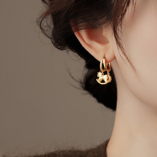 馬年金色小馬錢幣耳環女輕奢高級感耳釘新年耳飾2026新款馬上有錢 馬年金色小馬錢幣耳環女輕奢高級感耳釘新年耳飾2026新款馬上有錢