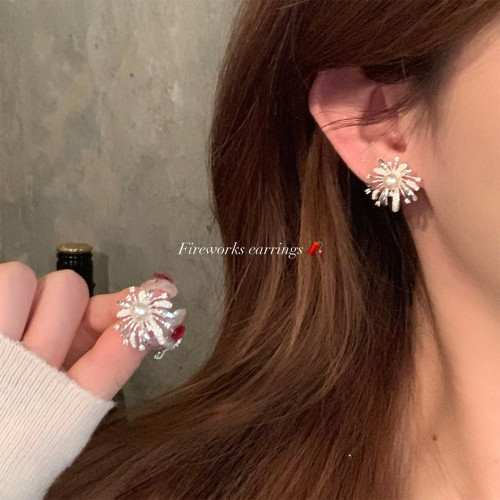閃鋯銀白色珍珠菸花耳釘女輕奢高級感小衆設計耳環巨好看漂亮耳飾 閃鋯銀白色珍珠菸花耳釘女輕奢高級感小衆設計耳環巨好看漂亮耳飾