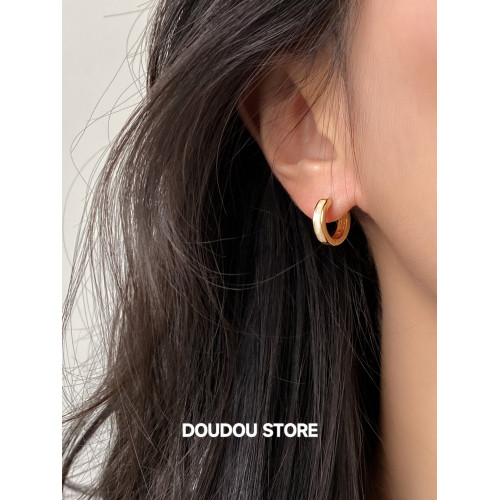 DOUDOUSTORE高級感精緻小巧琺瑯圓環耳釦耳環女奶白圈圈耳圈耳飾