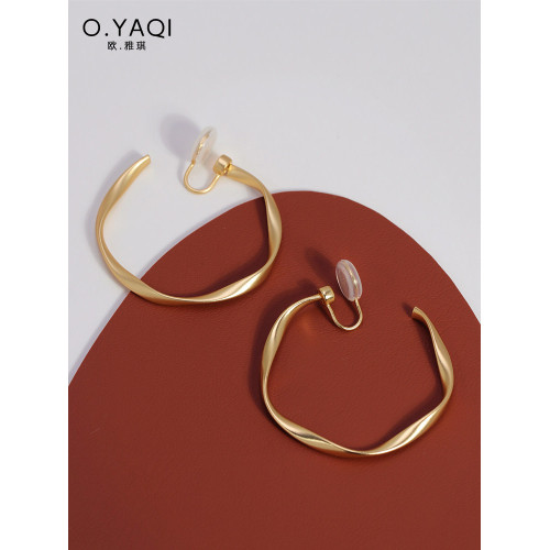 簡約扭曲C形大圈可晃動蚊香盤耳夾無耳洞一體式歐美耳釘女耳飾 簡約扭曲C形大圈可晃動蚊香盤耳夾無耳洞一體式歐美耳釘女耳飾