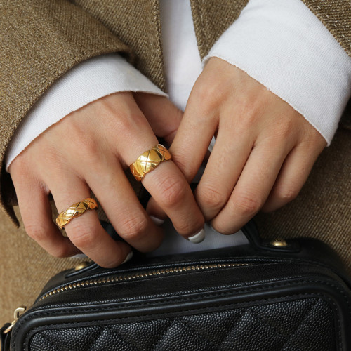 DOUDOU不掉色鈦鋼冷淡風菱格戒指設計金屬復古情侶對戒網紅男女