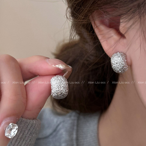 法式氣質拉絲啞光弧形耳釘女2026新款輕奢高級感耳環小衆獨特耳飾 法式氣質拉絲啞光弧形耳釘女2026新款輕奢高級感耳環小衆獨特耳飾