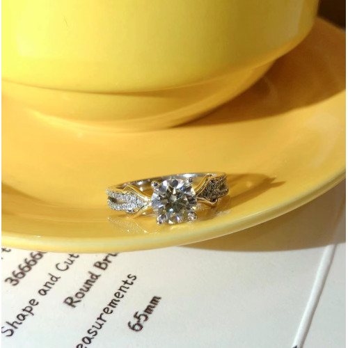 莫桑石結緣款女士戒指雙色時尚款s925銀不過敏主石1克拉