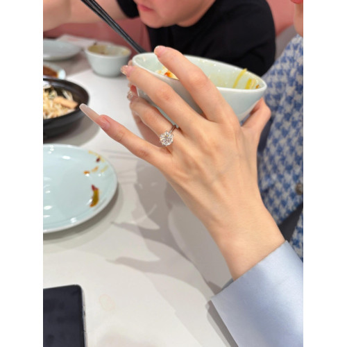 質感超閃一克拉鑽戒仿真鑽石戒指女結婚求婚情侶莫桑石對戒訂婚假 質感超閃一克拉鑽戒仿真鑽石戒指女結婚求婚情侶莫桑石對戒訂婚假