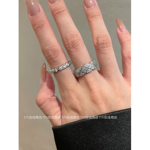 小香風菱格紋曡戴戒指輕奢簡約百搭條戒排戒微鑲滿鑽甜酷風開口戒 小香風菱格紋曡戴戒指輕奢簡約百搭條戒排戒微鑲滿鑽甜酷風開口戒