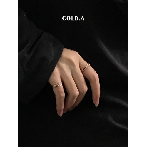 鍾情/不掉色鈦鋼戒指女情侶款對戒閉口鋯石曡戴自律尾戒男小指