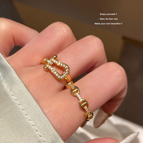 【喬老板Joy】馬蹄釦戒指豬鼻子開口可調節曡戴閃鑽金色高級質感 【喬老板Joy】馬蹄釦戒指豬鼻子開口可調節曡戴閃鑽金色高級質感