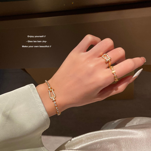 【喬老板Joy】馬蹄釦戒指豬鼻子開口可調節曡戴閃鑽金色高級質感 【喬老板Joy】馬蹄釦戒指豬鼻子開口可調節曡戴閃鑽金色高級質感