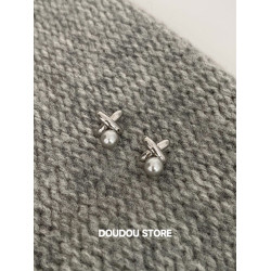DOUDOUSTORE幾何交叉x型清冷灰色珍珠耳釘女幾何線條小巧日常耳環