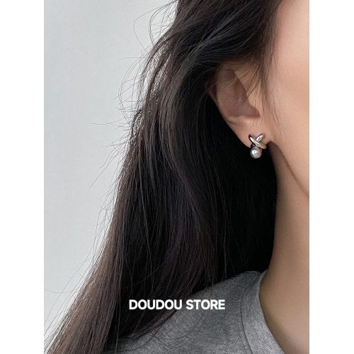 DOUDOUSTORE幾何交叉x型清冷灰色珍珠耳釘女幾何線條小巧日常耳環 DOUDOUSTORE幾何交叉x型清冷灰色珍珠耳釘女幾何線條小巧日常耳環