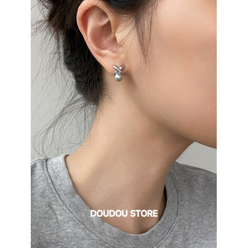 DOUDOUSTORE幾何交叉x型清冷灰色珍珠耳釘女幾何線條小巧日常耳環 DOUDOUSTORE幾何交叉x型清冷灰色珍珠耳釘女幾何線條小巧日常耳環