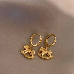 金色碎碎冰小馬本命年耳環女巨好看耳飾耳釘2026新款爆款高級感