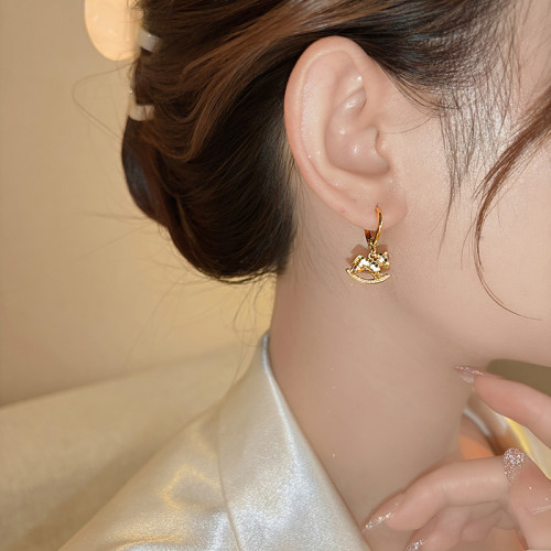 金色碎碎冰小馬本命年耳環女巨好看耳飾耳釘2026新款爆款高級感