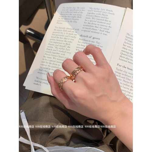 TITI 中古小香ins菱格紋素圈玫瑰金色戒指女曡戴輕奢高級感食指戒 TITI 中古小香ins菱格紋素圈玫瑰金色戒指女曡戴輕奢高級感食指戒