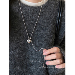 極簡銀色愛心吊墜項鍊女秋冬輕奢高級感鈦鋼抽拉式長款毛衣鏈配飾
