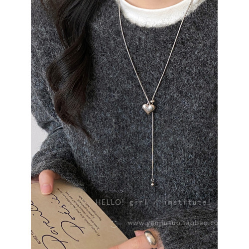 極簡銀色愛心吊墜項鍊女秋冬輕奢高級感鈦鋼抽拉式長款毛衣鏈配飾