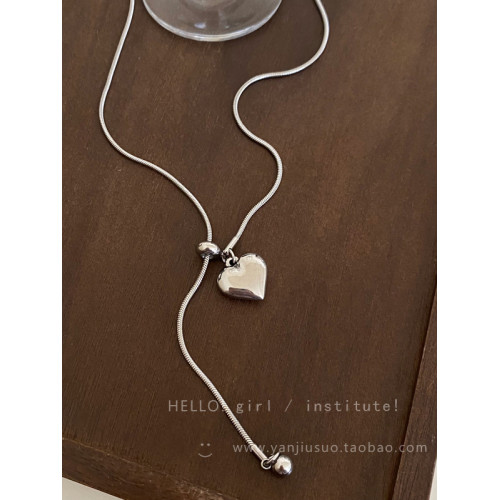 極簡銀色愛心吊墜項鍊女秋冬輕奢高級感鈦鋼抽拉式長款毛衣鏈配飾