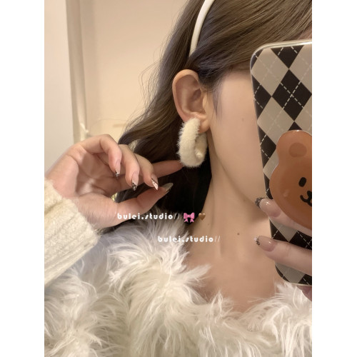 冬天白色毛毛甜美毛絨圓圈耳環顯臉小耳飾耳環無耳洞蚊香盤耳夾